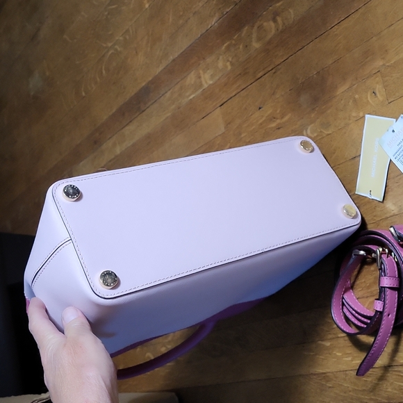 Michael Kors Hailey Crossbody Purse Like New - Picture 6 of 16